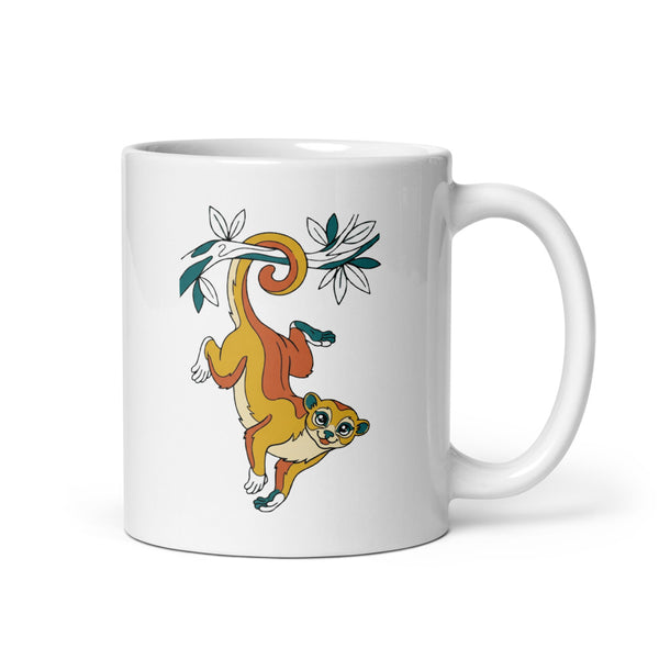 Mug kinkajou céramique 325 ml – illustration line art d'un kinkajou suspendu à une branche, palette moutarde, terracotta et vert forêt, fond blanc, vue de face