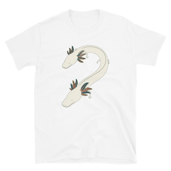 Packshot face du t-shirt protée anguillard – illustration line art olm en courbe S, branchies détaillées, encres à l'eau sur coton blanc
