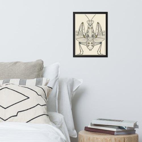Poster mante religieuse line-art minimaliste encadré accroché sur un mur clair dans un intérieur moderne, style cabinet de curiosités