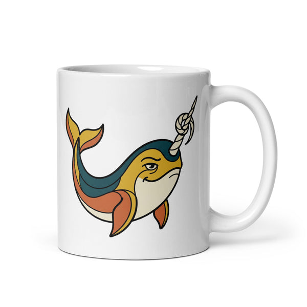 Mug narval original en céramique blanche, illustration line-art narval aux tons moutarde, bleu pétrole et terracotta, contenance 325 ml