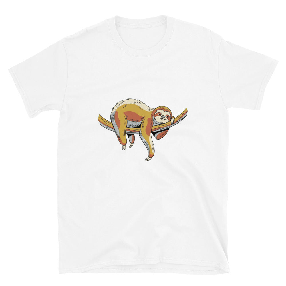 T-shirt paresseux homme femme – vue de face, illustration line art tons moutarde terracotta et vert forêt sur fond blanc